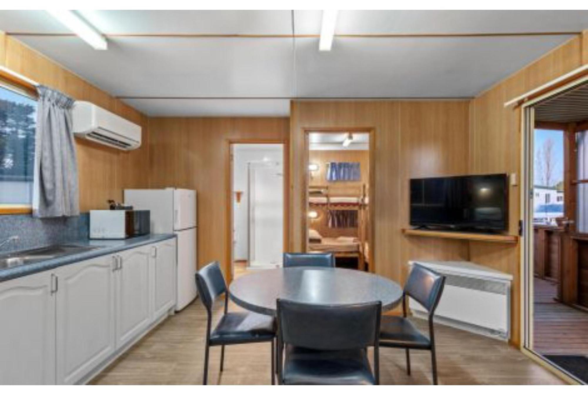 Discovery Parks - Hadspen Room photo